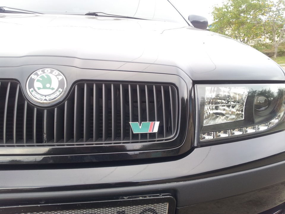 Шильдик vRS передній 3
