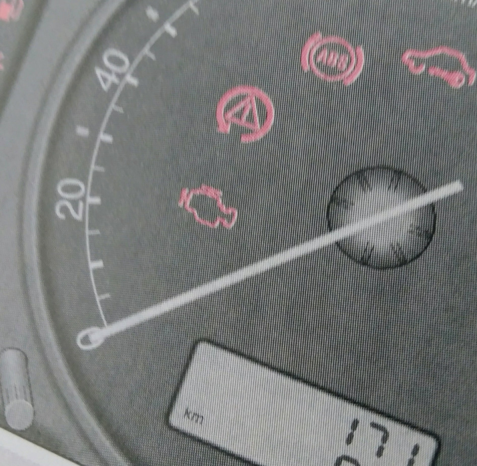 У кого немає Check engine? 1