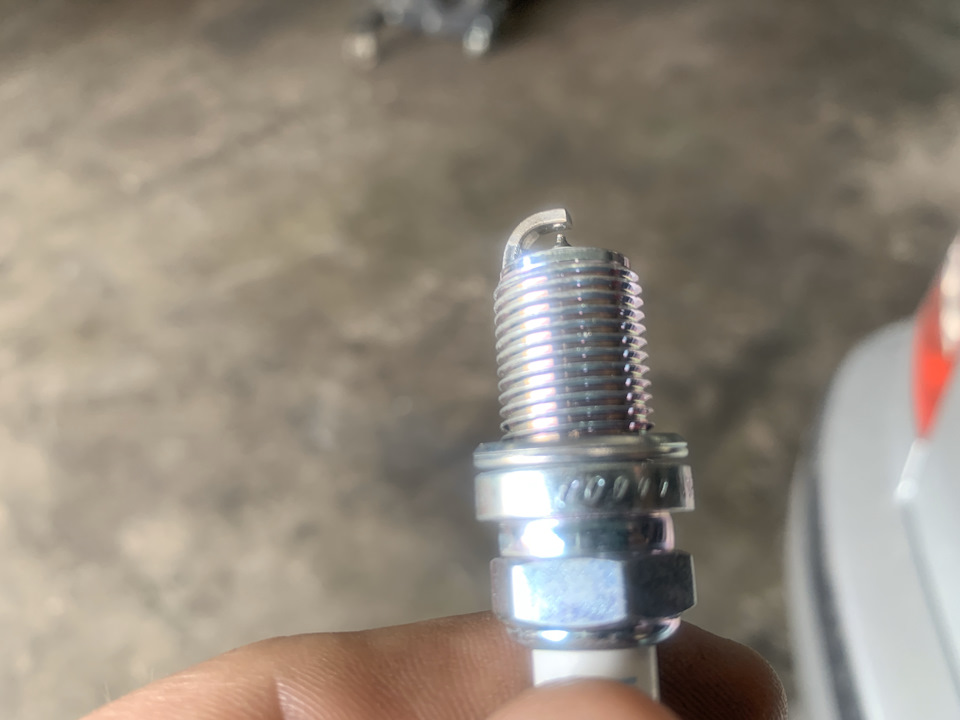 Заміна свічок на PFR6Q NGK Laser Platinum 6458 4