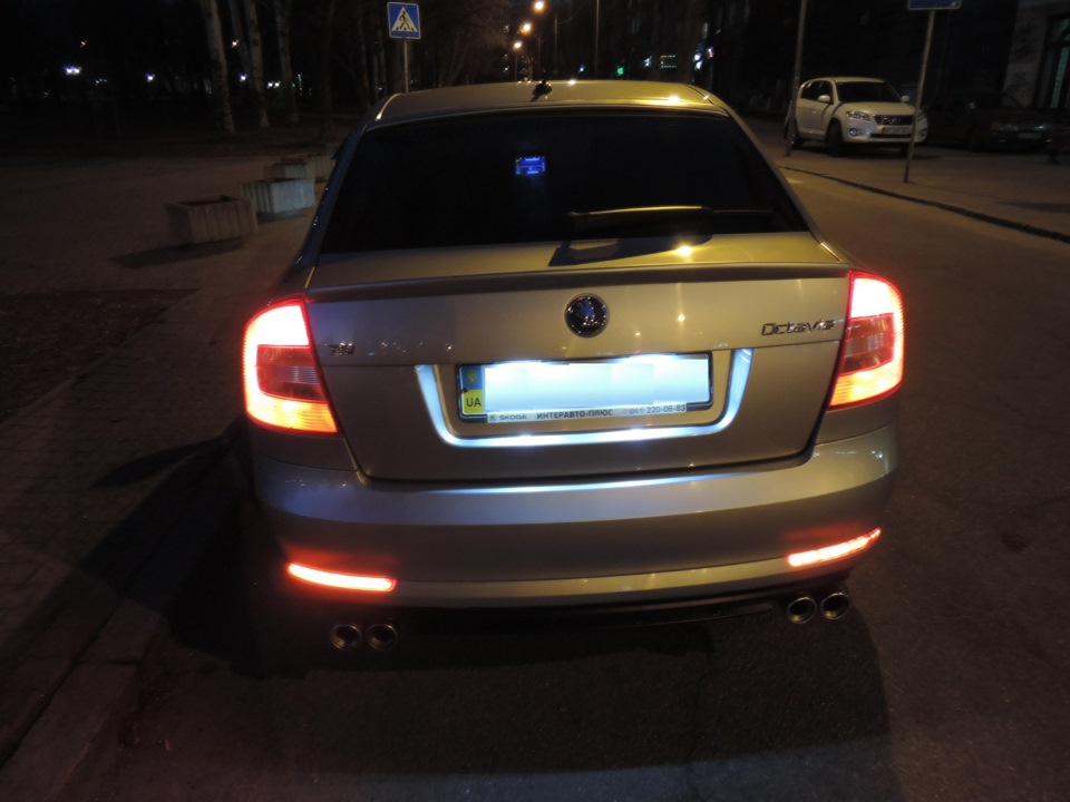 LED стрічки в задні відбивачі 2