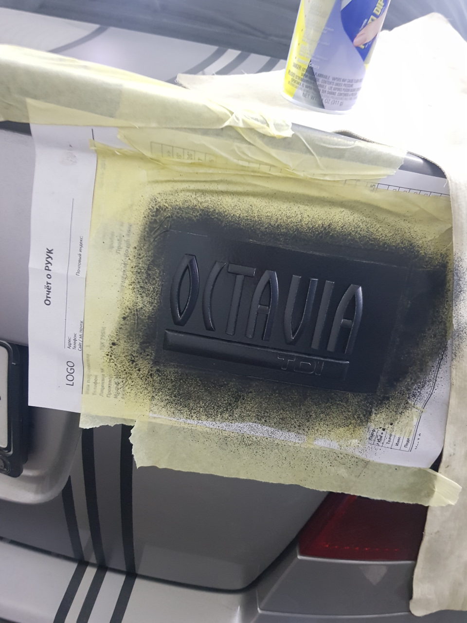Шильдик Octavia в пласті дип 4