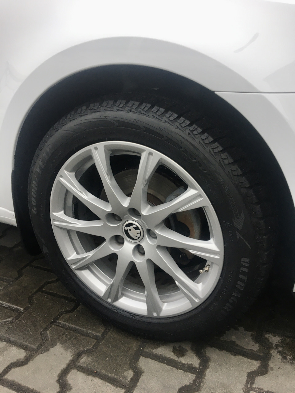 Goodyear UltraGrip Ice 2 225/50 R17 98T XL FP 4