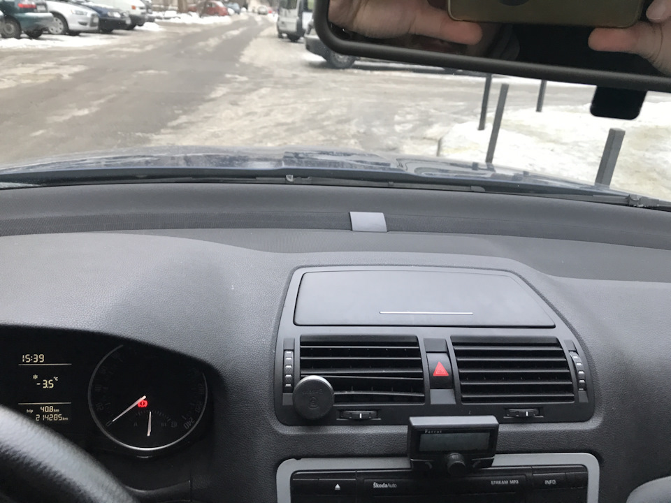 Звук в районі центральної панелі 1