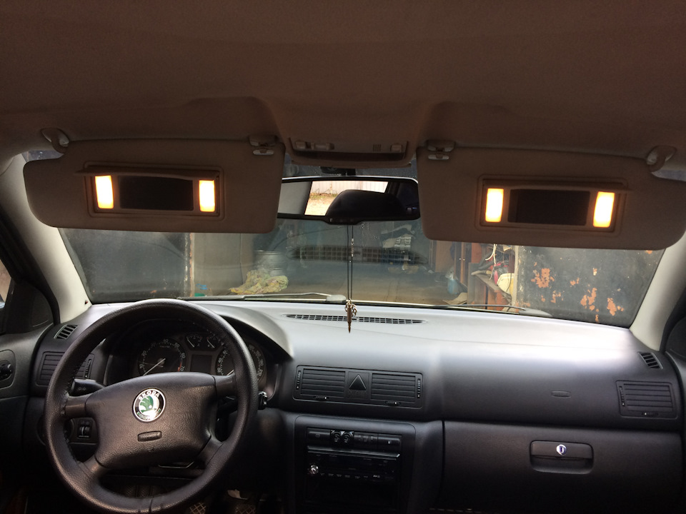 сонцезахисний козирок з підсвічуванням 4