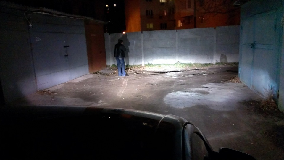 Різниця по світлу фар між ориг.лінзованими ксеноновими фарами і ксеноном встановленим в галогенові фари 1