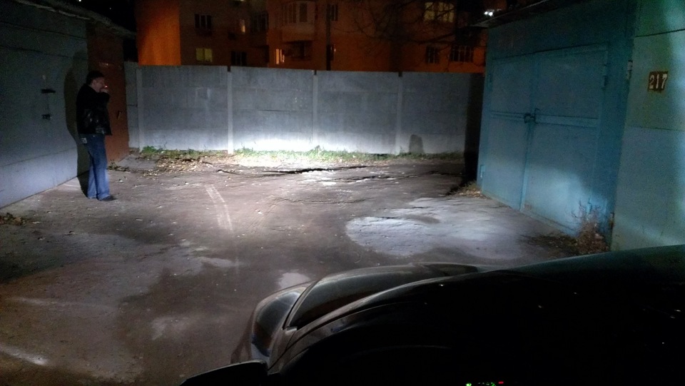 Різниця по світлу фар між ориг.лінзованими ксеноновими фарами і ксеноном встановленим в галогенові фари 2