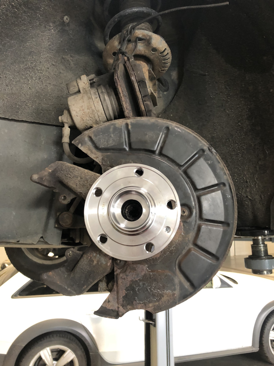 Заміна переднього підшипника зі маточкою, гальм. дисків з колодками та стійки стабілізатора 1