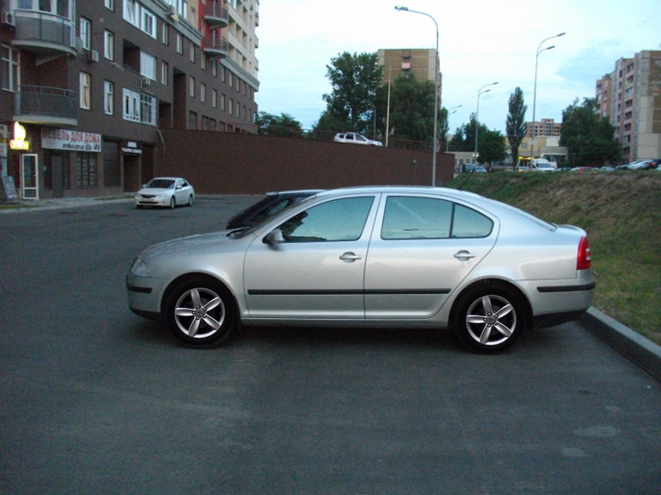 диски на літо R17 Seat Leon + Bridgestone 2