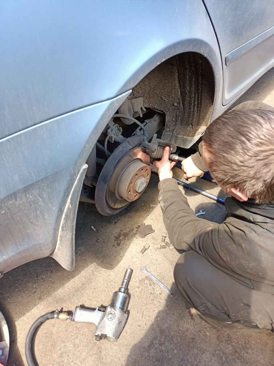 Заміна задніх колодок 2