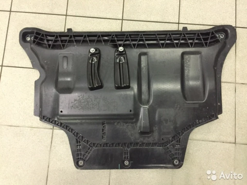 Який номер рідного композитного захисту для A7 FL 1.8 на механіці?