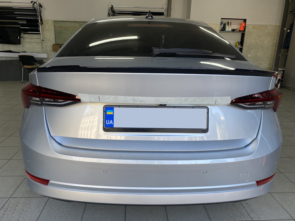 Оригінальні чорні літери Skoda та Octavia - Black Edition 4