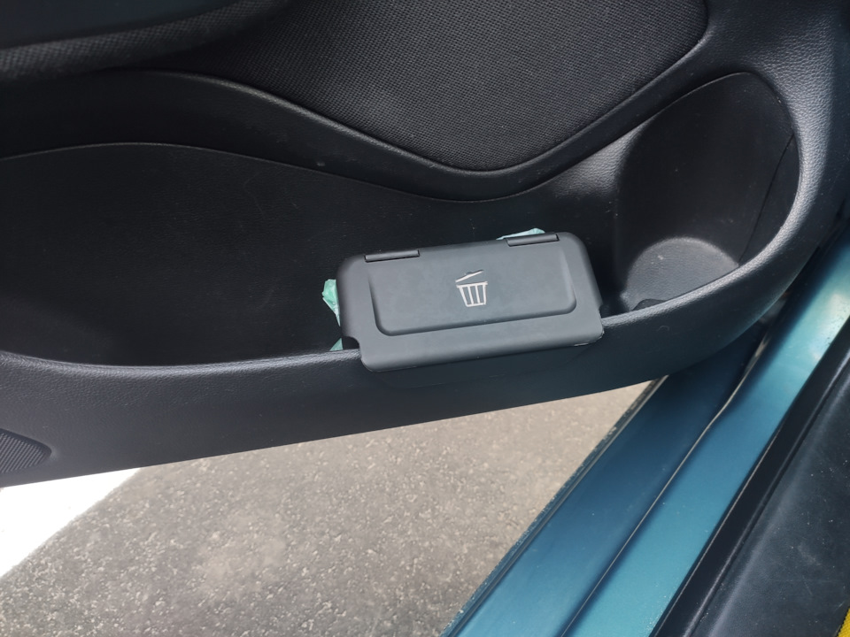 Контейнер для сміття Skoda Octavia 1