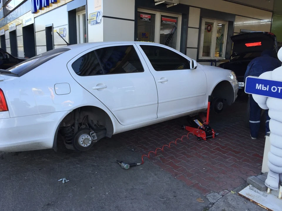 Зимова гума Bridgestone Blizzak Revo GZ