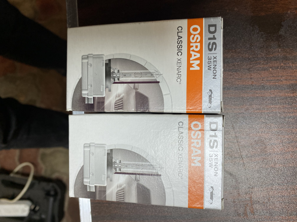 Заміна ламопчок ближнього світла D1S OSRAM 1