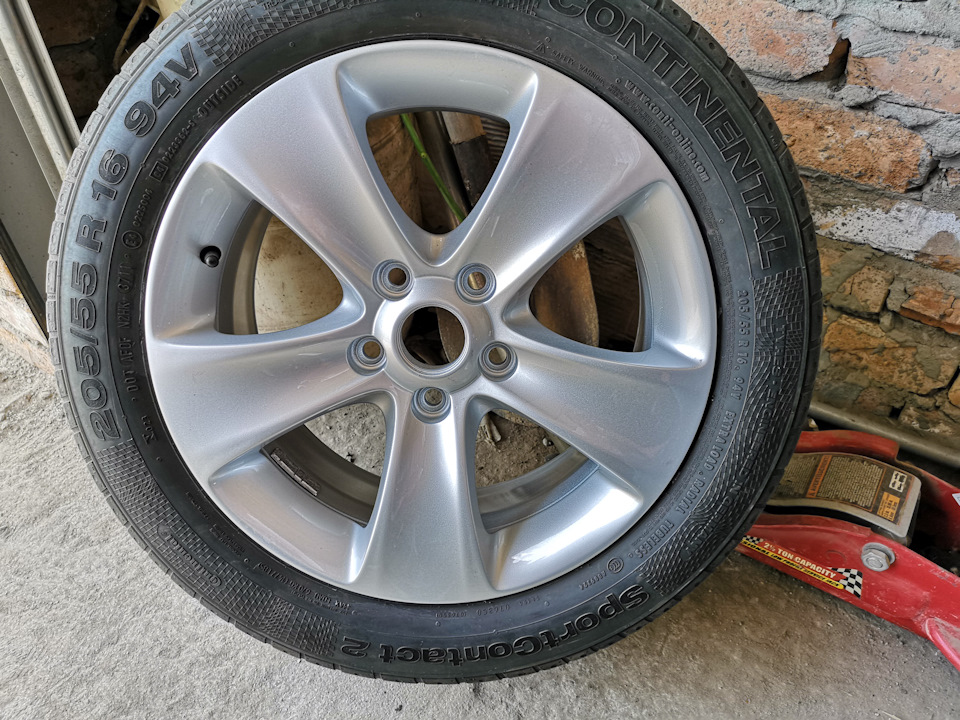 Куткують тапки R15… переходимо на R16, поставив диски Moon від Skoda Yeti. 4