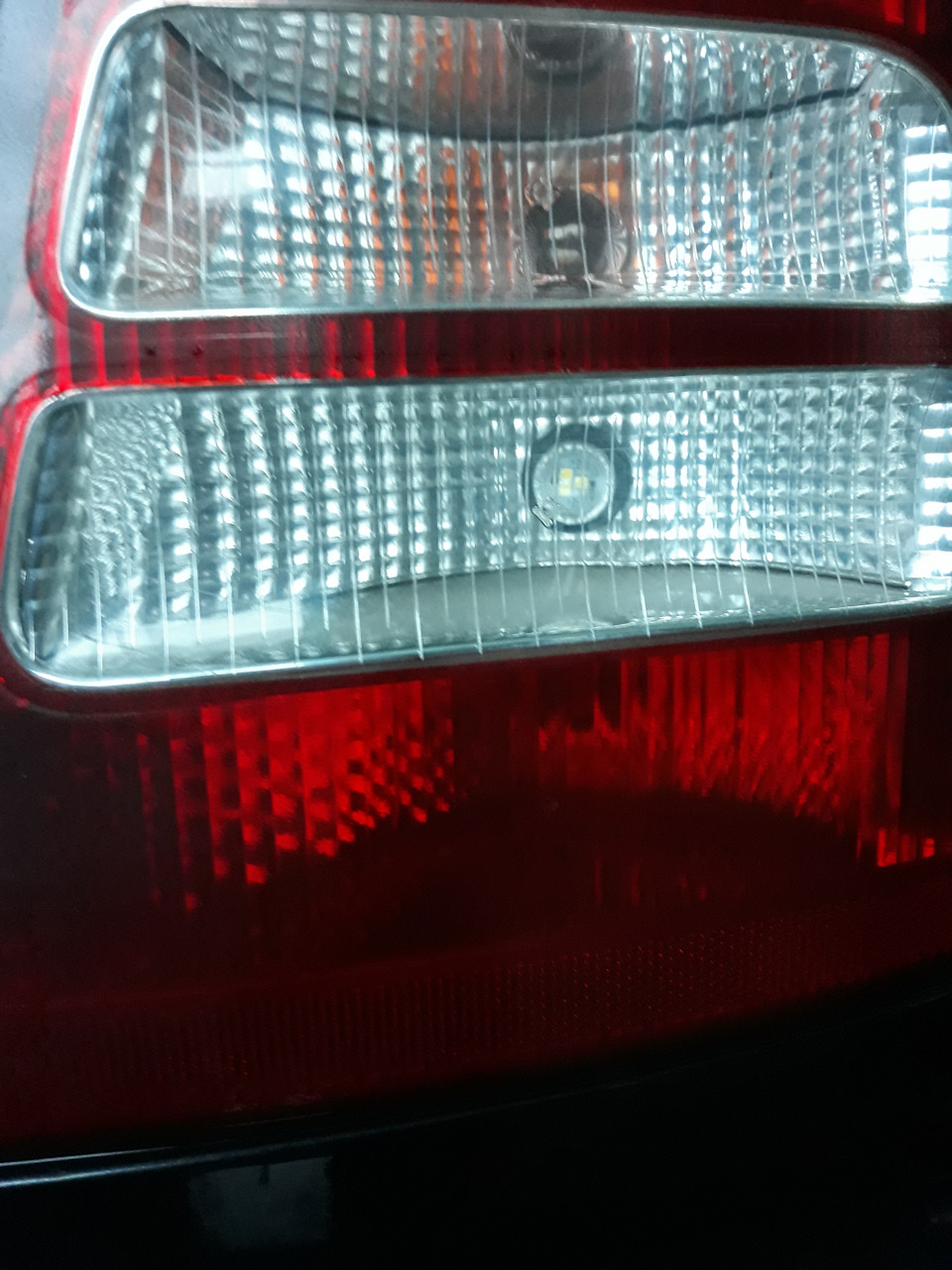 LED на задній хід октавії. 4