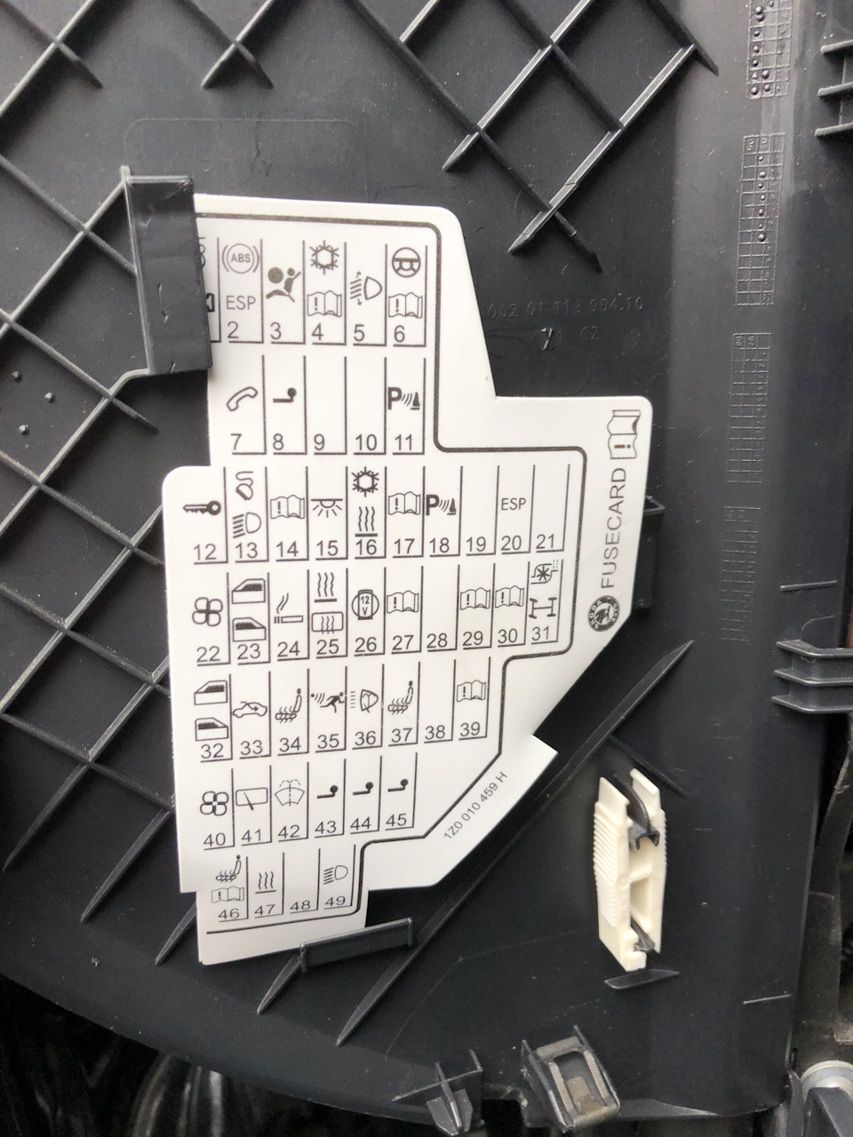 Встановив у багажник прикурювач 12v. 3