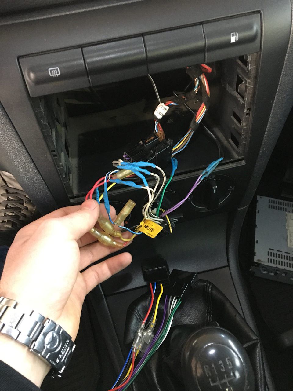 Нова магнітола SONY CDX-G3300UV 1