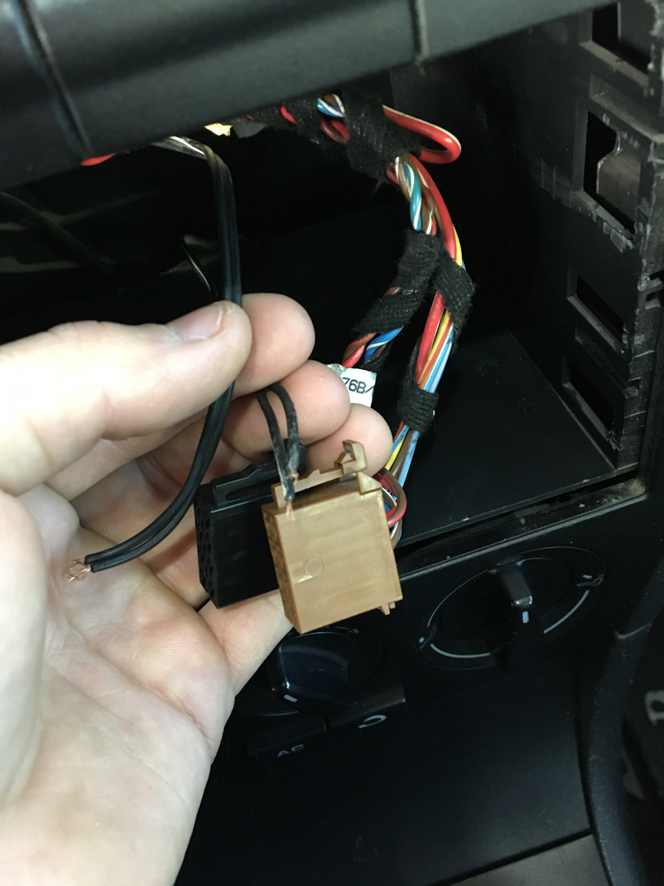 Нова магнітола SONY CDX-G3300UV 3