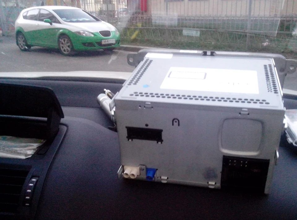 AMUNDSEN+, він RNS 315, він же MEDIA SYSTEM 2.2, він же ... Частина 8.3: Встановлення камери заднього виду КИТАЙ