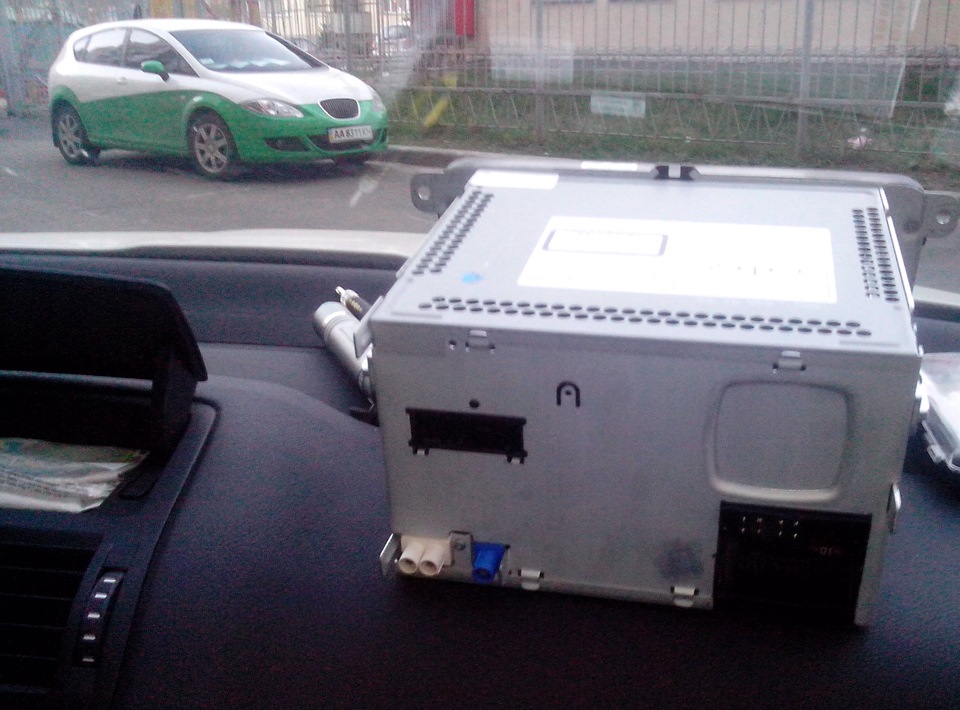 AMUNDSEN+, він RNS 315, він же MEDIA SYSTEM 2.2, він же ... Частина 8.3: Встановлення камери заднього виду КИТАЙ 1