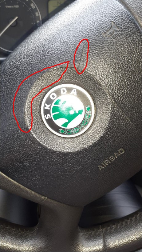 Лапнув пластик на кришці AIRBAG Scoda Octavia A5 1