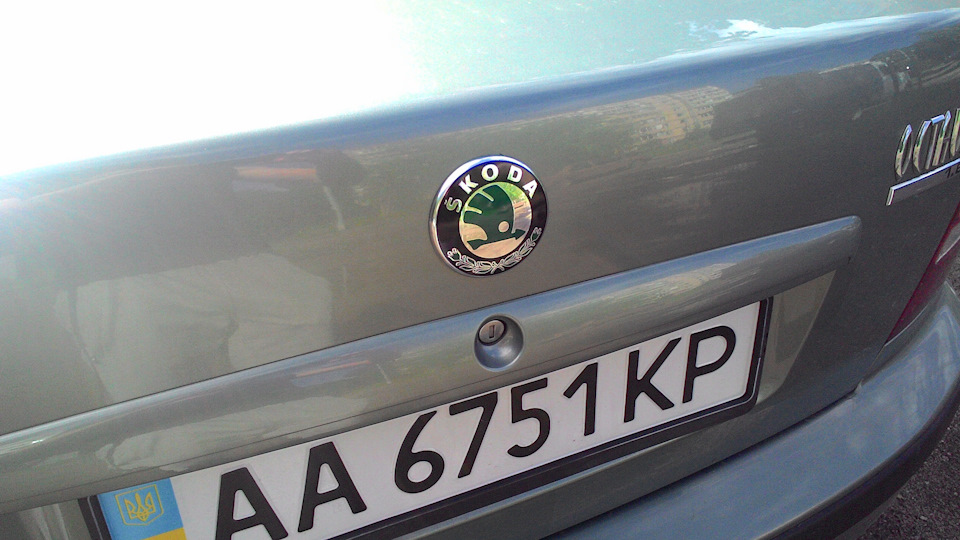 Новий шильдик SKODA на багажник;) 4