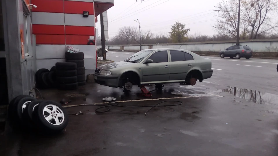 Перевзули кеди)