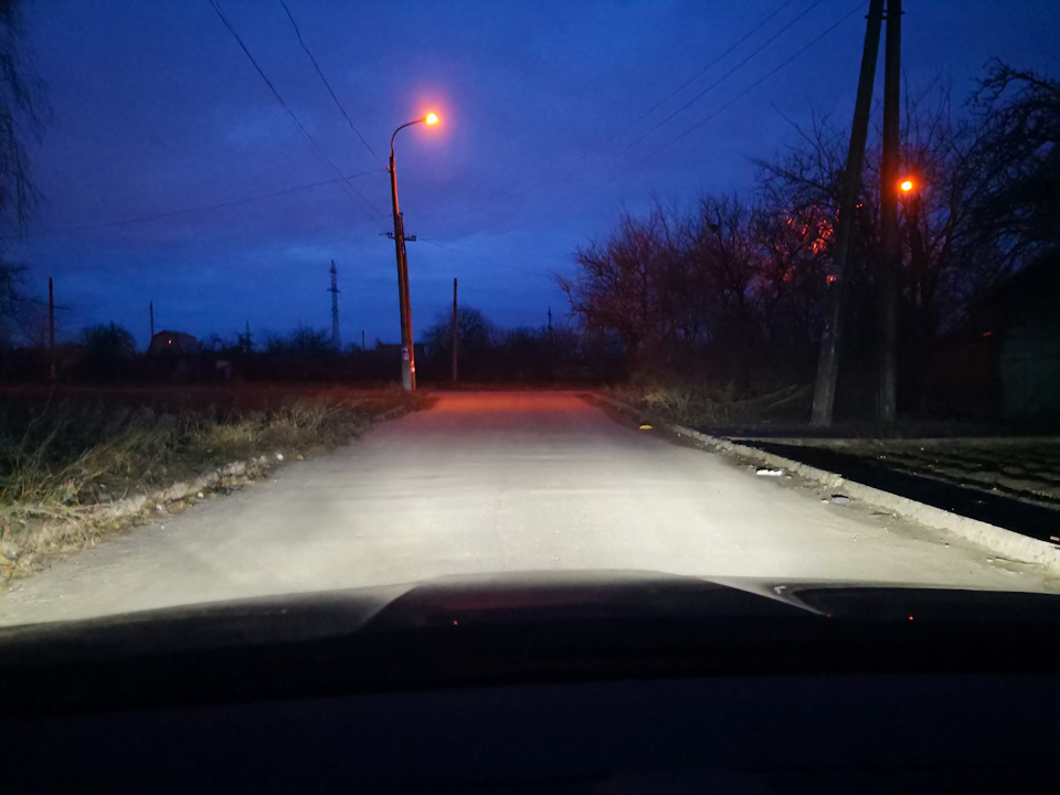 LED лампи в ближній і ПТФ 4