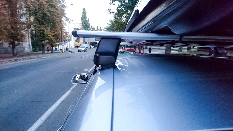 Багажник на дах Thule Wingbar та порівняння з оригіналом LAS610001B 1