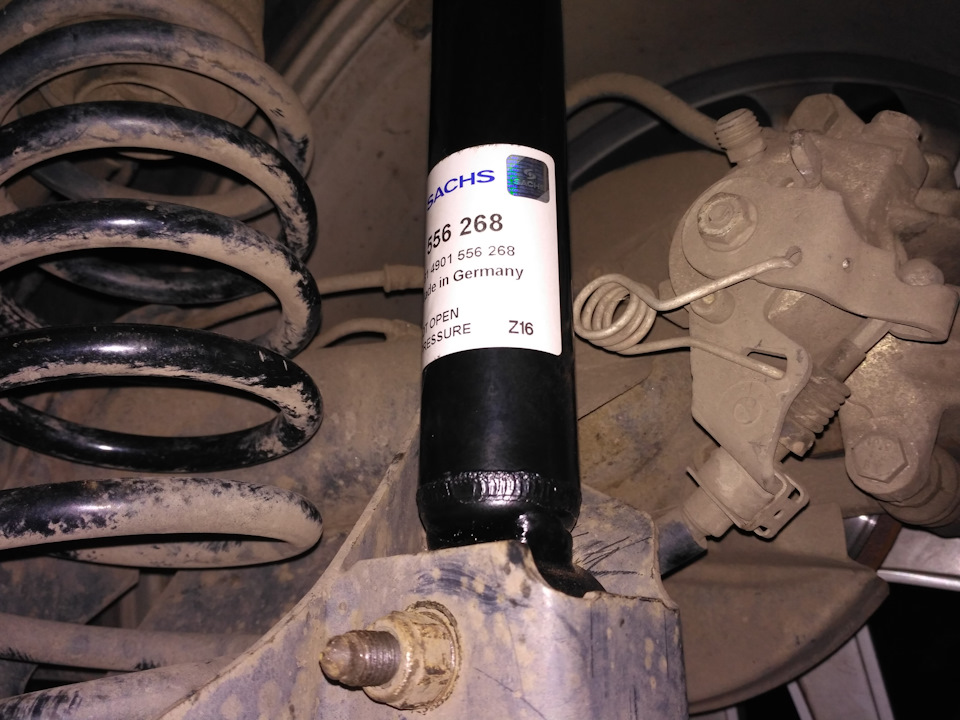 SACHS 556 268 задні амортизатори Октавія Тур, Гольф 4 4