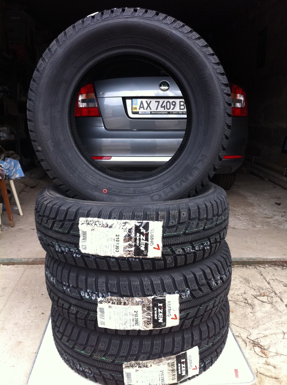 Зимова гума Kumho I'Zen KW22 195/65 R15 91T під шип 3