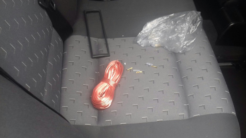 Задні динаміки до штатних місць… 2