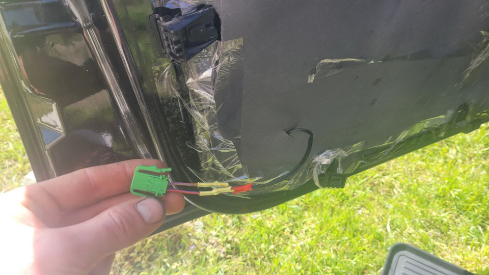 Підсвітка дверей на шкодувці або штатне підсвічування дверей на Октавії 2