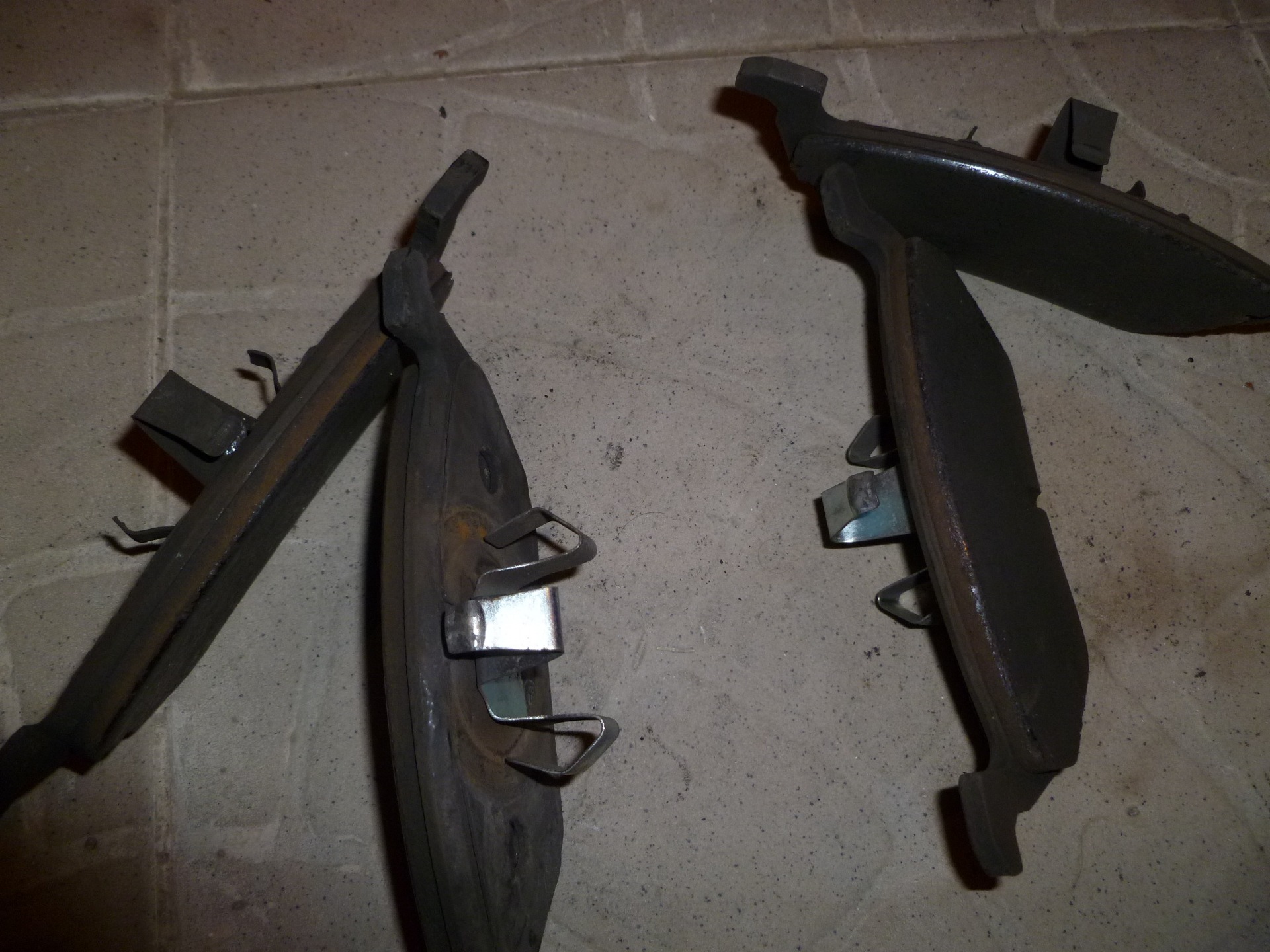 Запахло заміною передніх гальмівних колодок 5