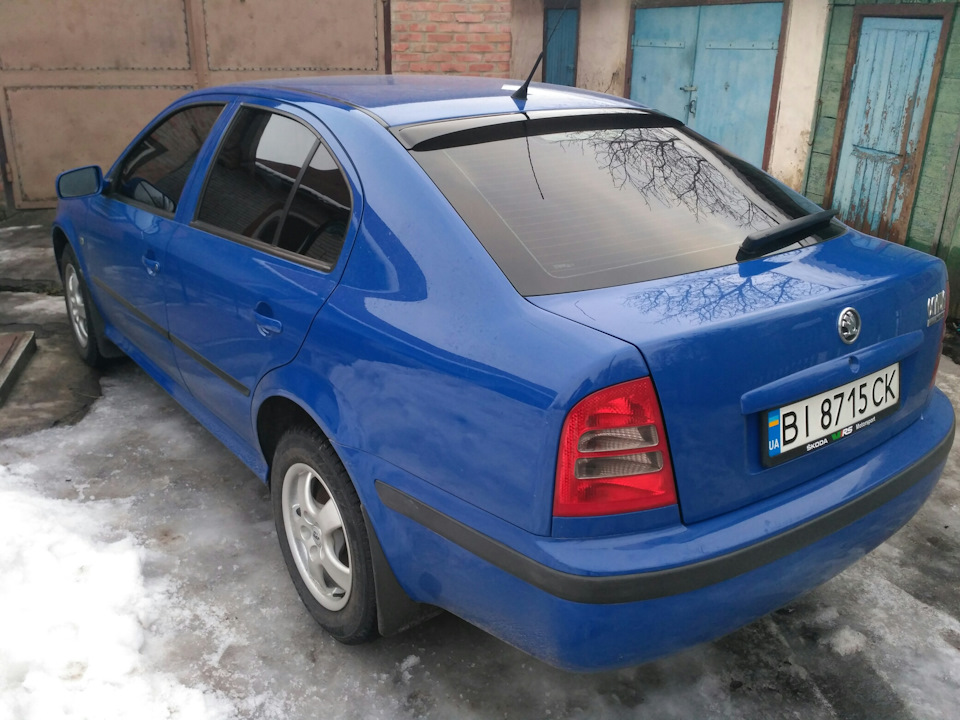 Бленда на заднє скло 2