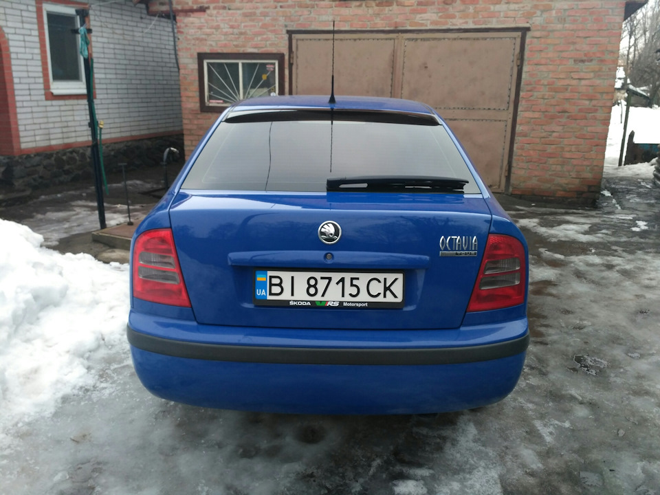 Бленда на заднє скло 3