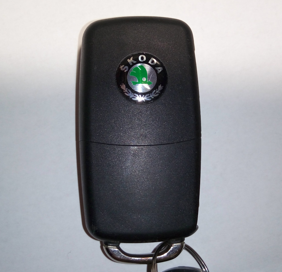Зміна наклейки на викидному ключі (Flip Car Key) Skoda. 4