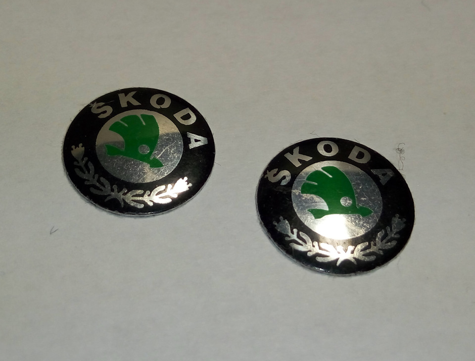 Зміна наклейки на викидному ключі (Flip Car Key) Skoda. 2