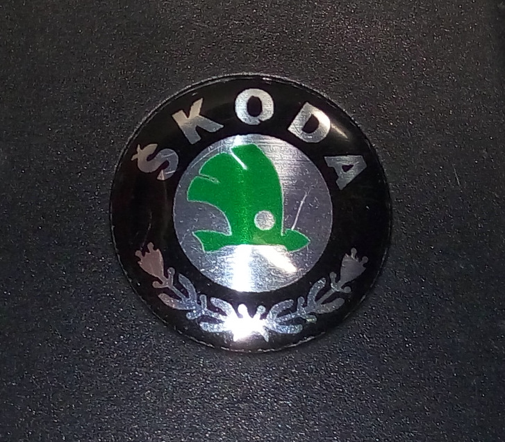 Зміна наклейки на викидному ключі (Flip Car Key) Skoda. 1