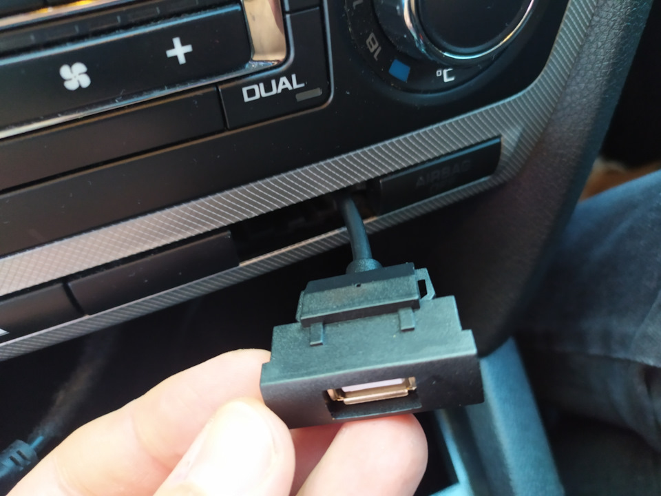 Встановлення заглушки USB 4