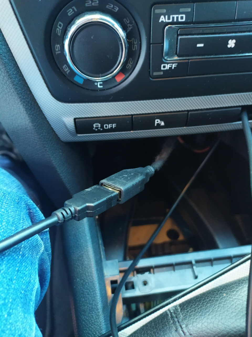 Встановлення заглушки USB 3