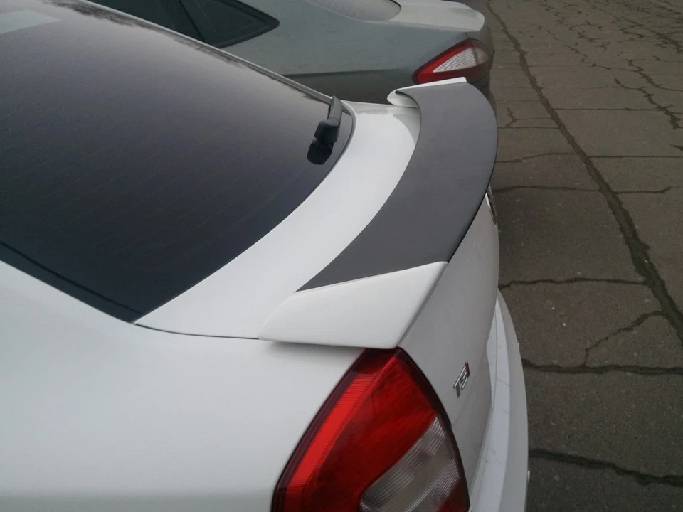 Встановив спойлер