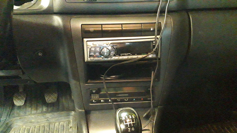 Cyclone 7045a 2din в Octavia 1