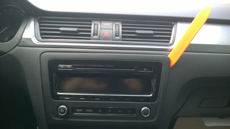 2-din 7 inch DVD Player: встановлення 2