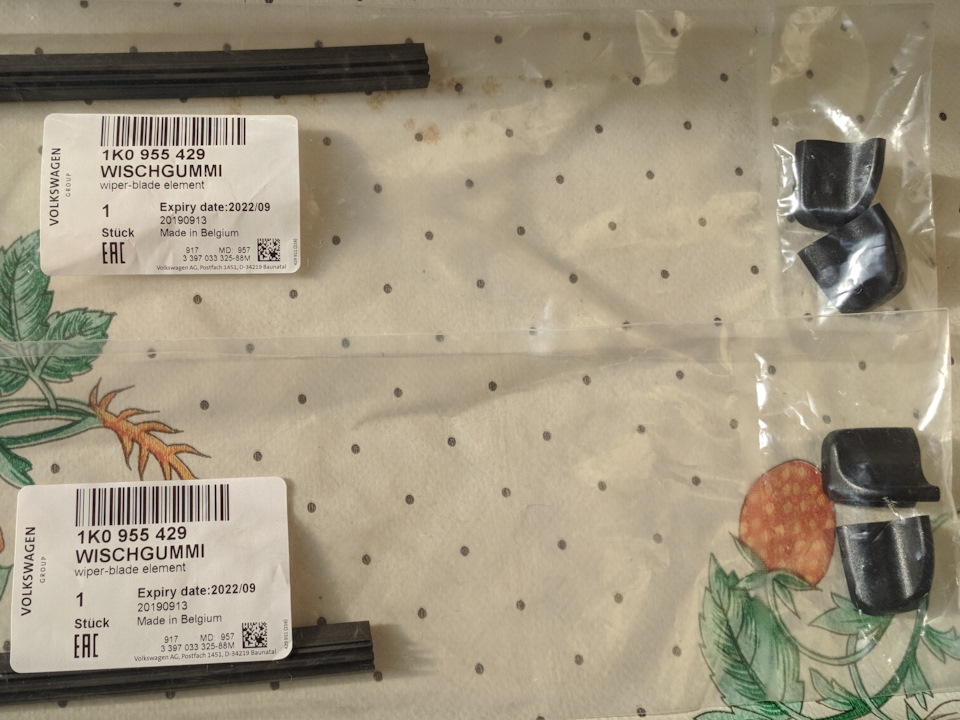 Гумові гуми 1K0 955 429. 4