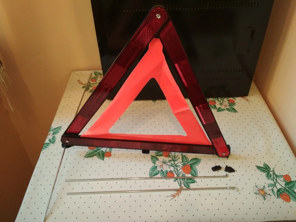 Warning triangle. Щоб їм порожньо було з їх сипліклевером.