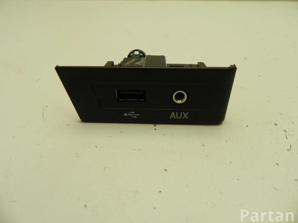 Непридатний USB (Apple Car Play + зарядка 5Q0035726C) Хто стикався?