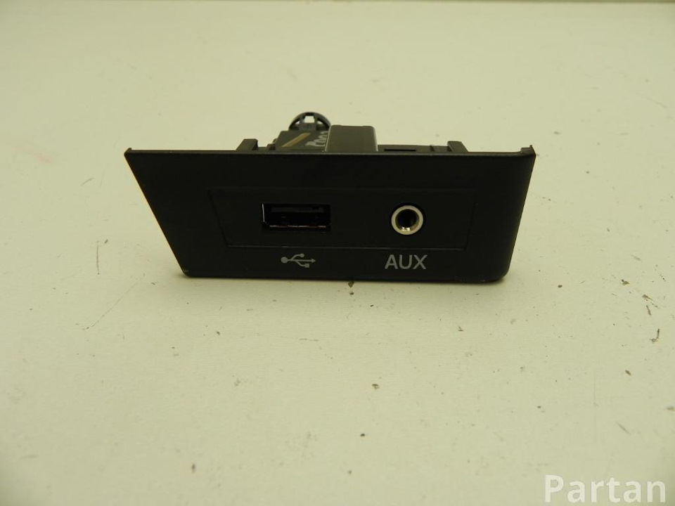 Непридатний USB (Apple Car Play + зарядка 5Q0035726C) Хто стикався? 1
