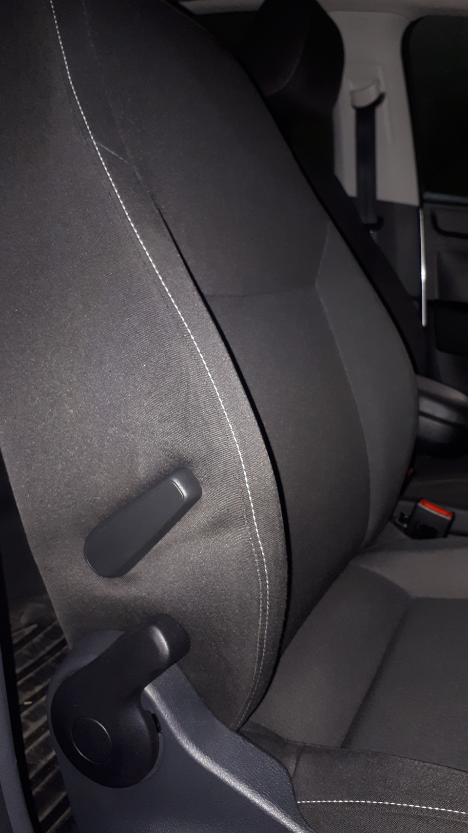 Поперековий упор Skoda Rapid 4
